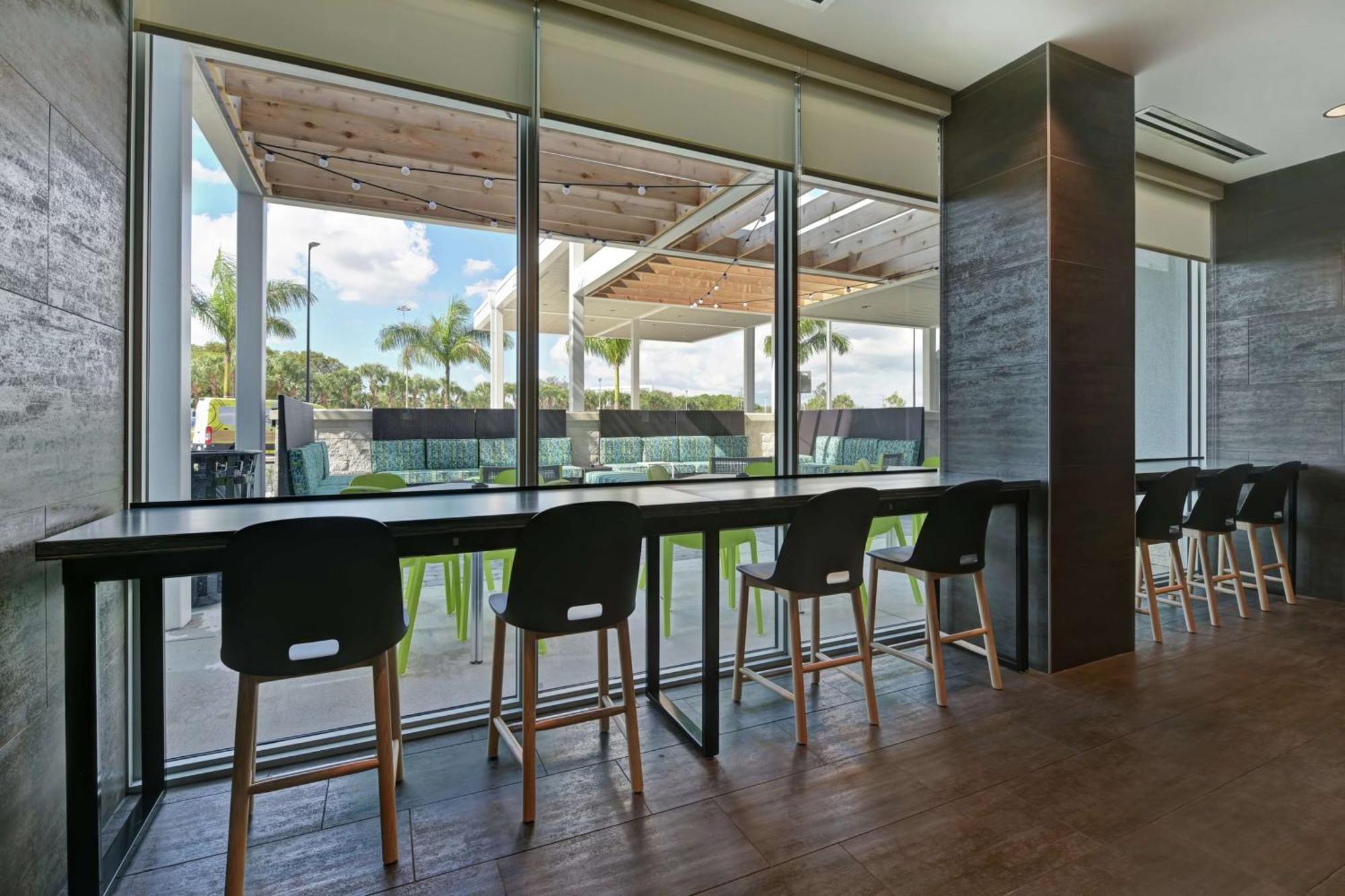 Home2 Suites By Hilton West Palm Beach Airport Cloud Lake Екстер'єр фото